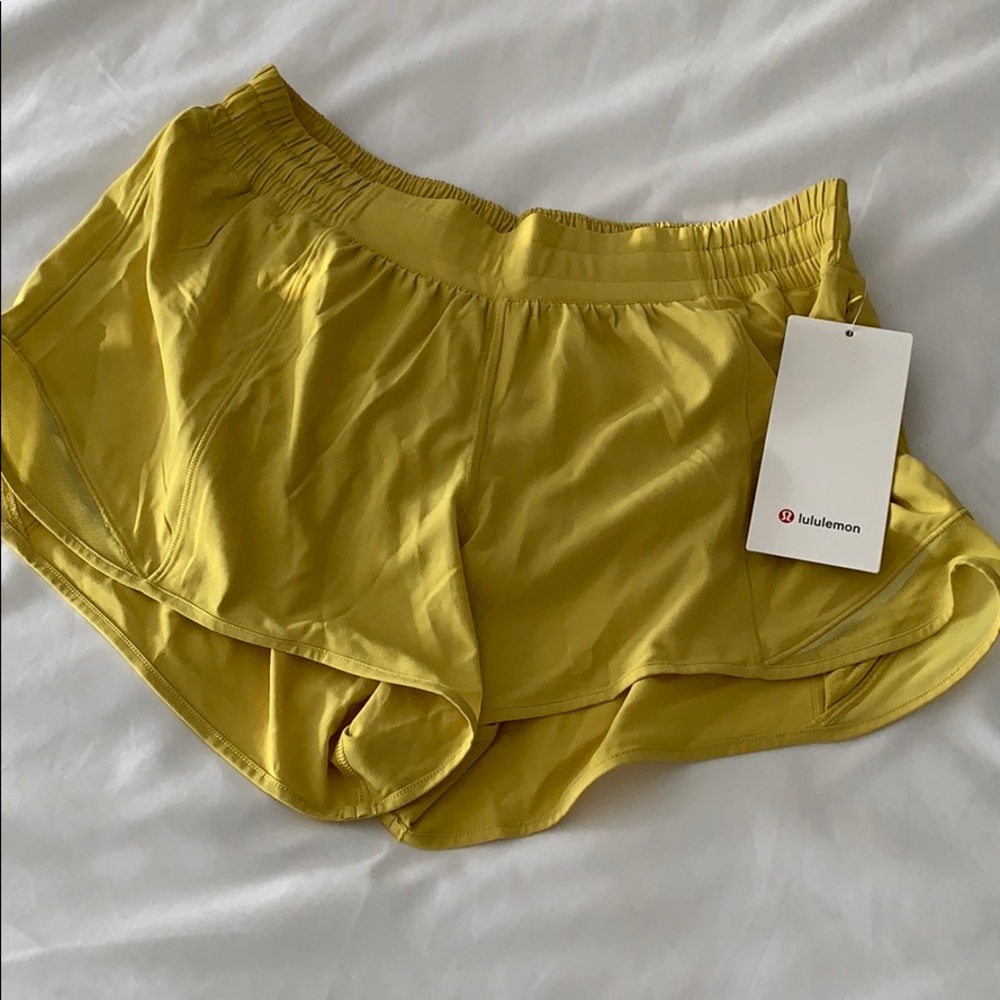 Lululemon Soleil 4” Hottie Hot NWT
